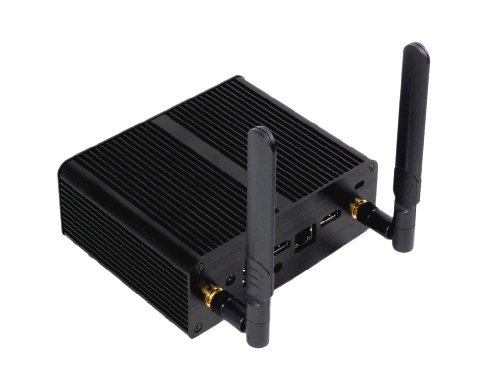 NUC med WIFi og BT antenner